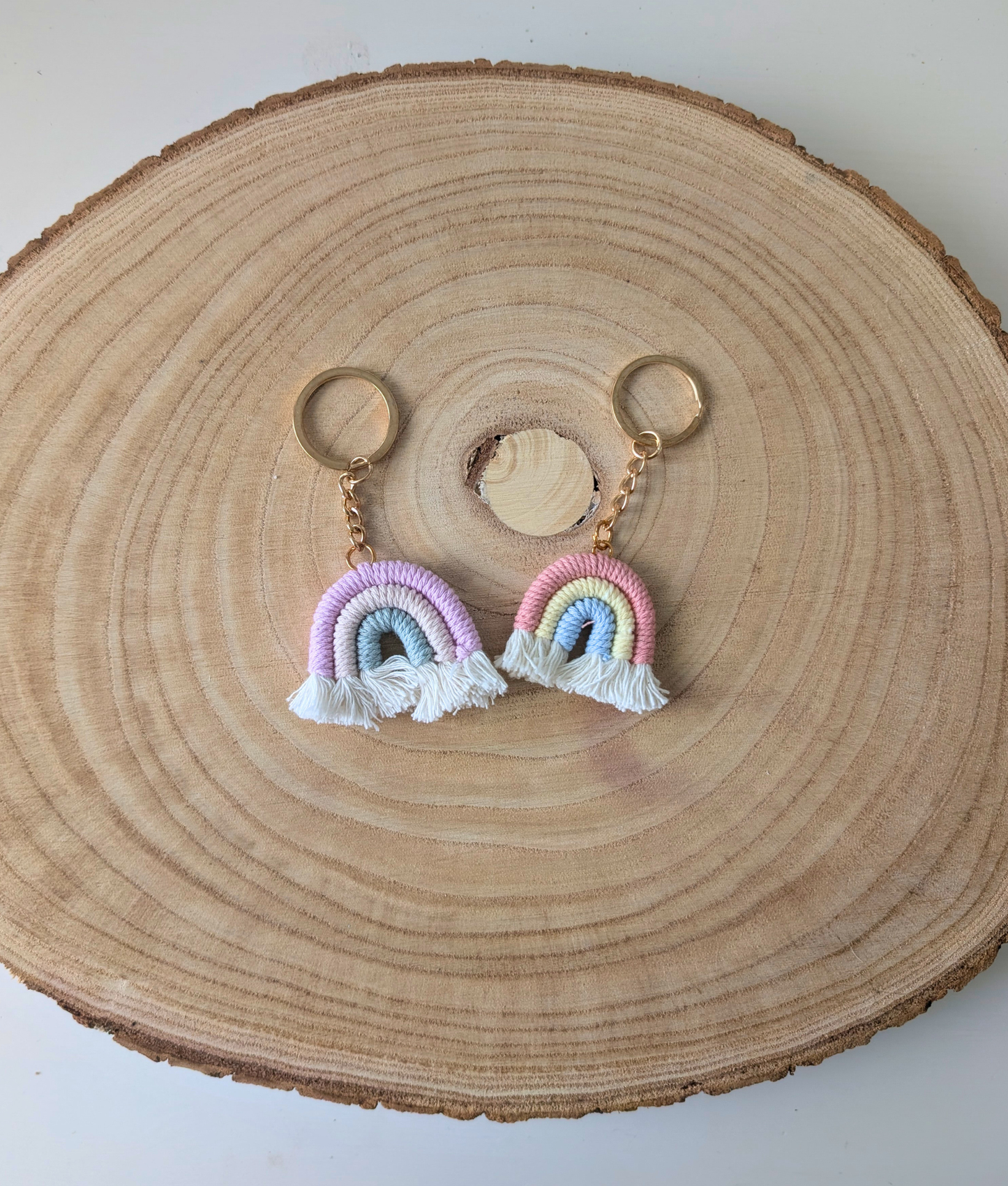 Regenbogen-Anhänger – Pastell Makramee Edition